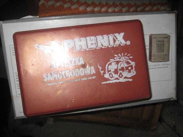 Apteczka samochodowa (samo opakowanie) z PRL-u. Starocie.