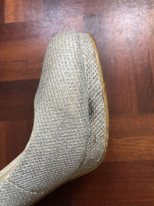 Sapatos de salto alto prateados