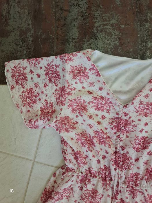 Różowa sukienka idealna na lato 2023