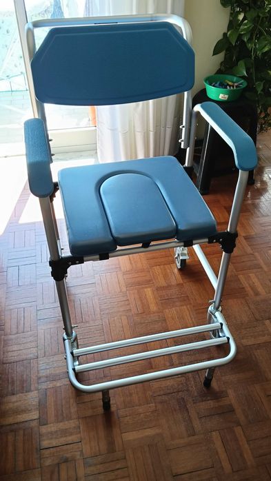 Cadeira de duche e sanitária como nova