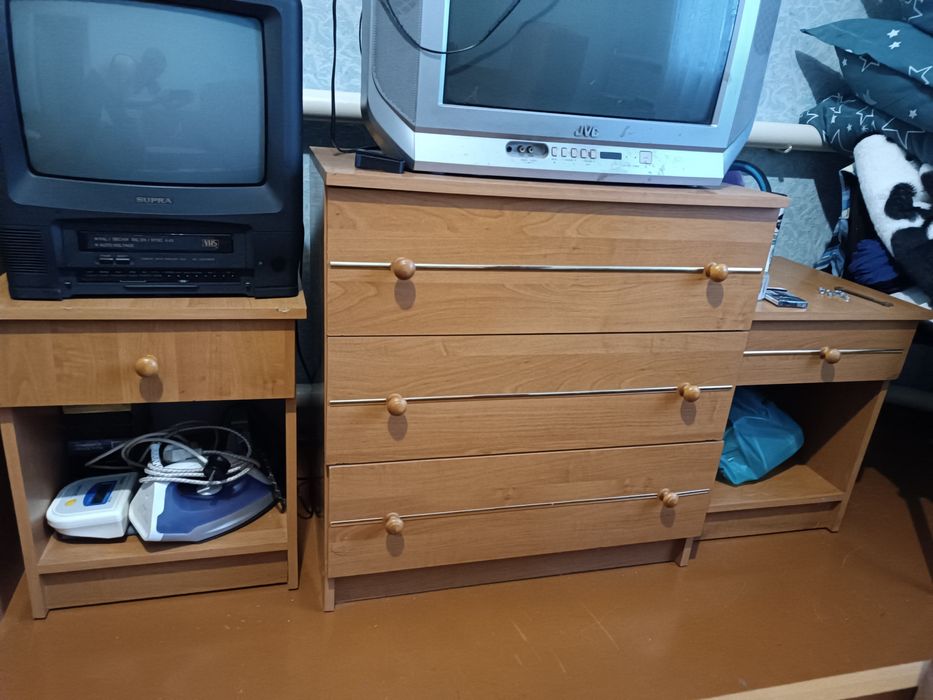 Продам комод і дві тумби