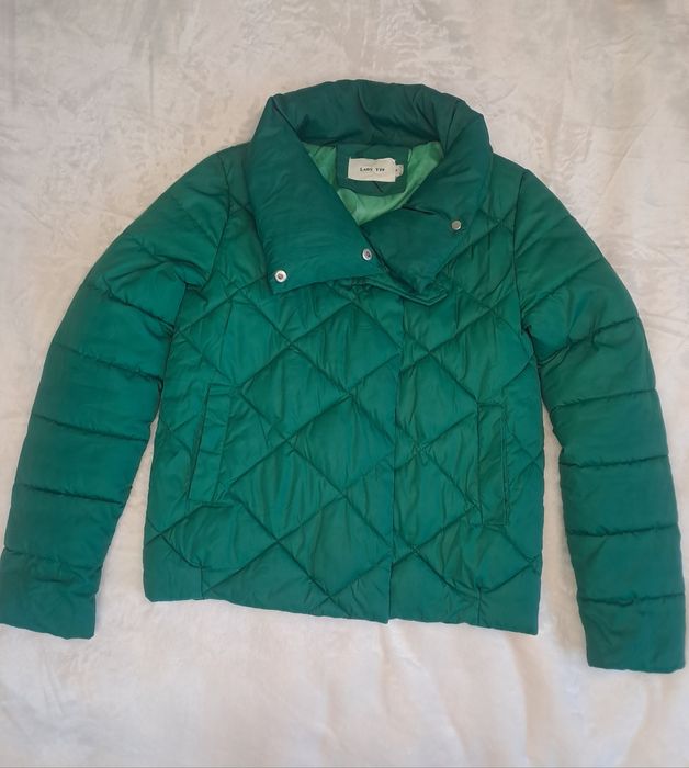 Продам куртку весна