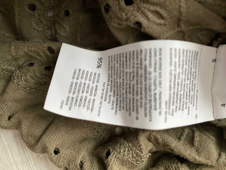 Ażurowy T-shirt khaki - Reserved - XS