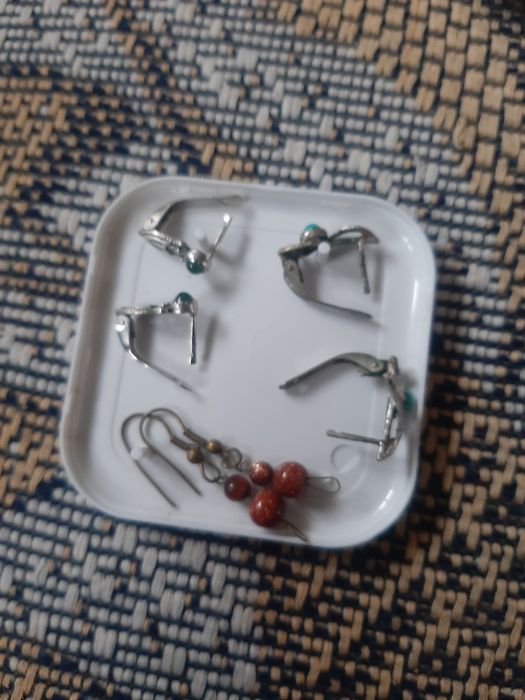 Сережки  з  напікоштовним камінням.