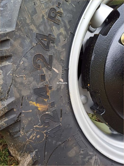 трактор з кабіною СКАУТ TY-404С