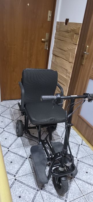 Skuter elektryczny trojkolowy
