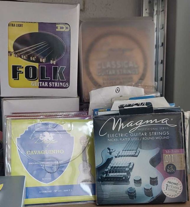 Conjuntos de cordas para varias guitarras