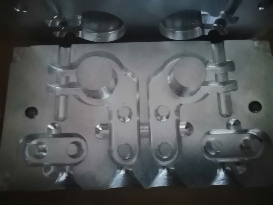 Форма для клемм акомуляторных