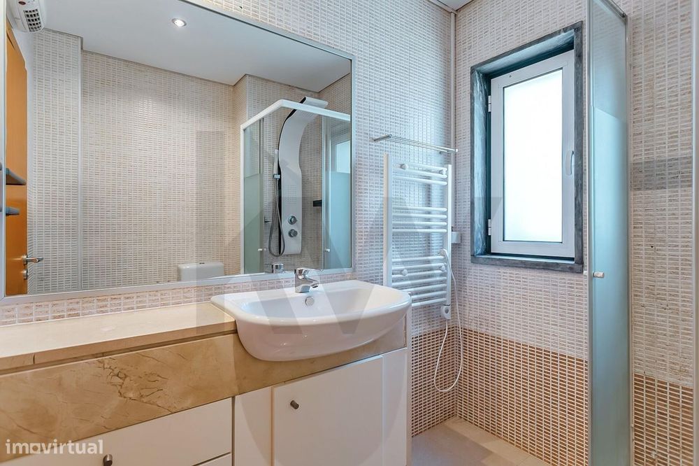 Moradia T4+2 com Jardim e Piscina para Arrendamento, junto ao Oeiras G