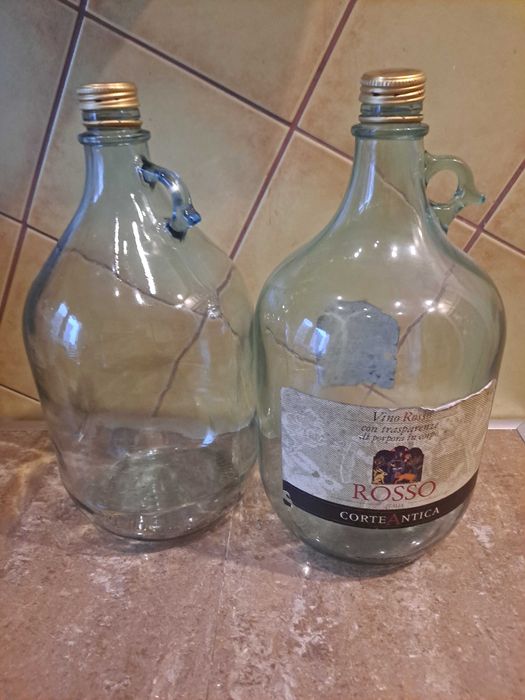Dwa gąsiory na wino, 5 litrowe butle z zakręcanym zamknięciem