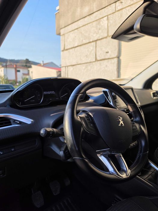 Peugeot 208 1.2 PureTech 110cv (2019) – Edição Especial