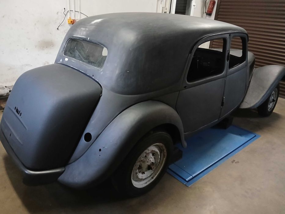 Citroen BL11 , bn  zabytkowy w trakcie renowacji