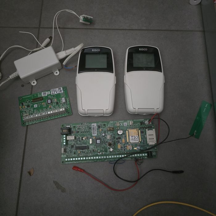 Centrala alarmowa Risco 2x manipulator