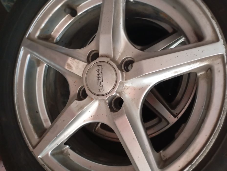 Резина на легковий автомобіль