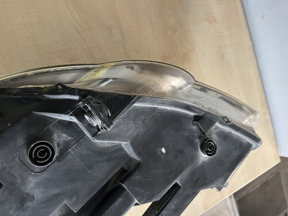 Права фара Volkswagen Passat B6