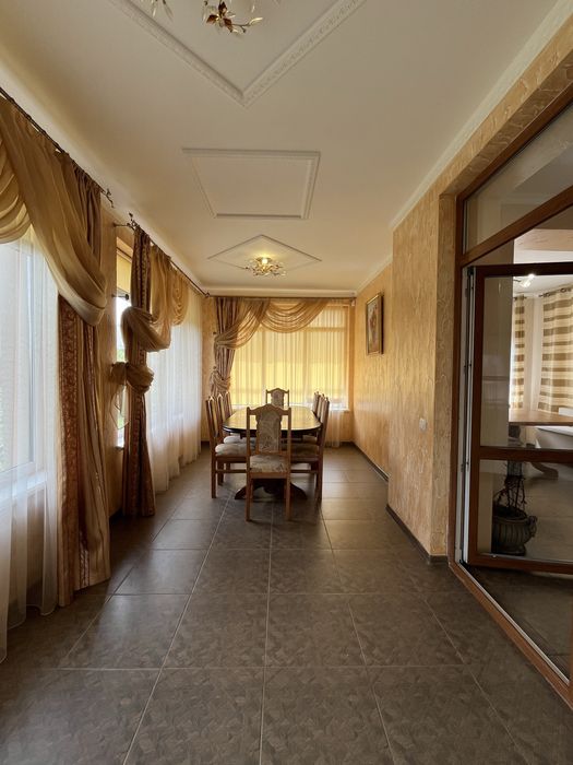 Продається будинок пл. 244 м2 в передмісті Івано-Франківська