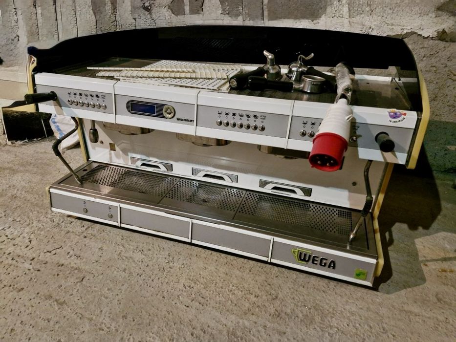 Професійна кавомашина Wega Concept EVD (3 групи)