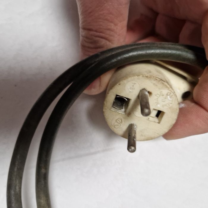 Przewód kabel że wtyczka z uziemieniem i bez