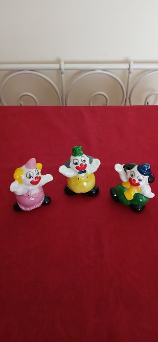Três palhaços pequenos