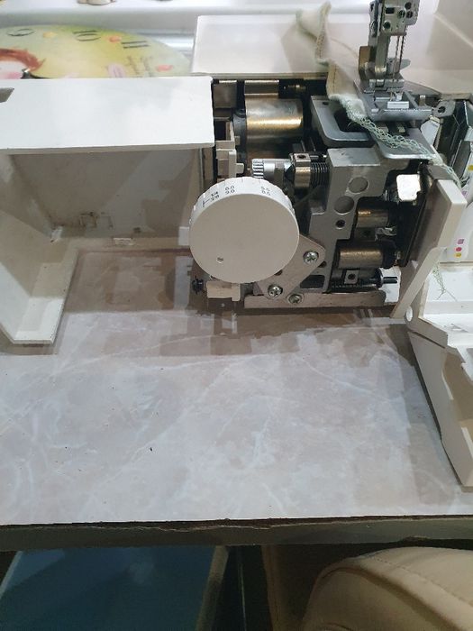 Продам оверлок коверлок Pfaff 4862
