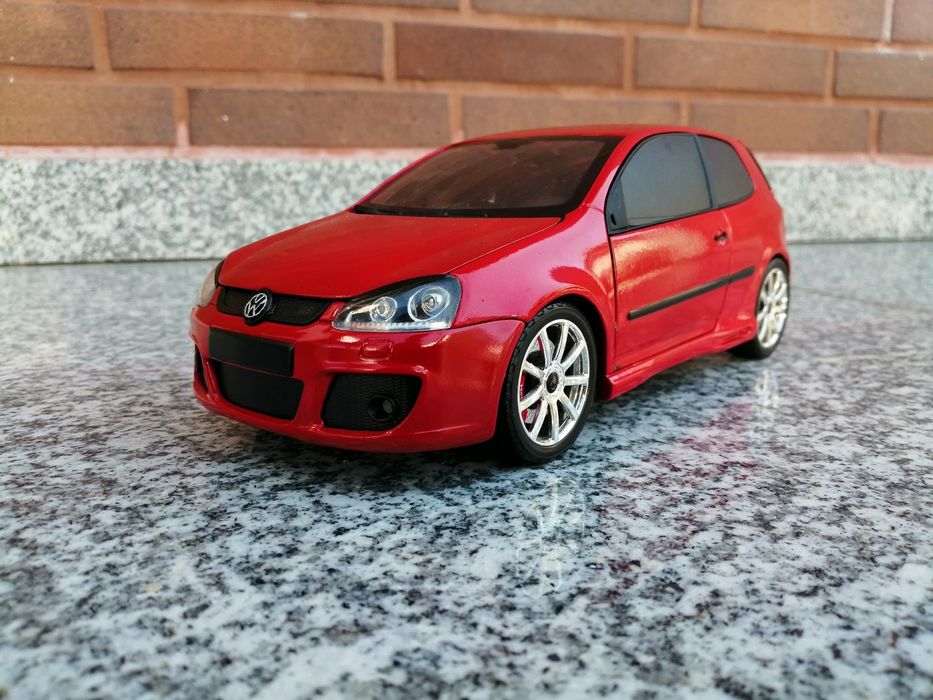 Miniatura 1/18 golf V gti