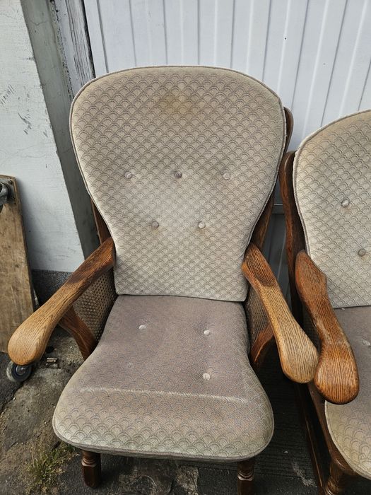 Fotele z dębowej z poduszkami