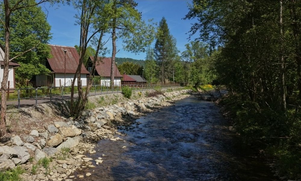 Noclegi Domki do wynajęcia Nad Potokiem Majówka Wakacje