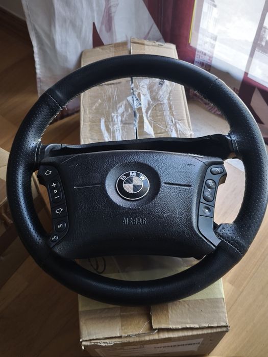 Volante BMW 320d E46 2001, com air bag e comandos.