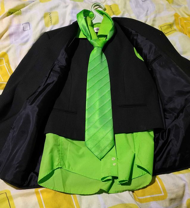 Костюм чоловічий трійка- костюм класичний