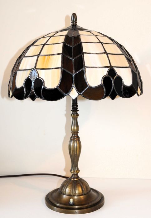 Piękna lampa witrażowa