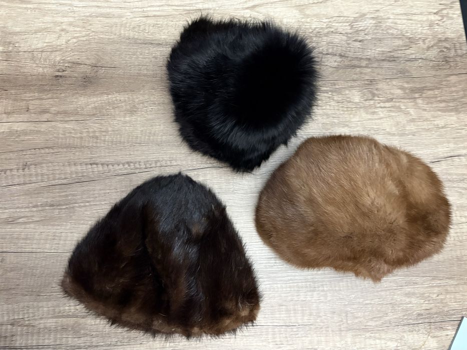 Czapki z norki 2 sztuki + czapka z lisa czarnego, r. S
