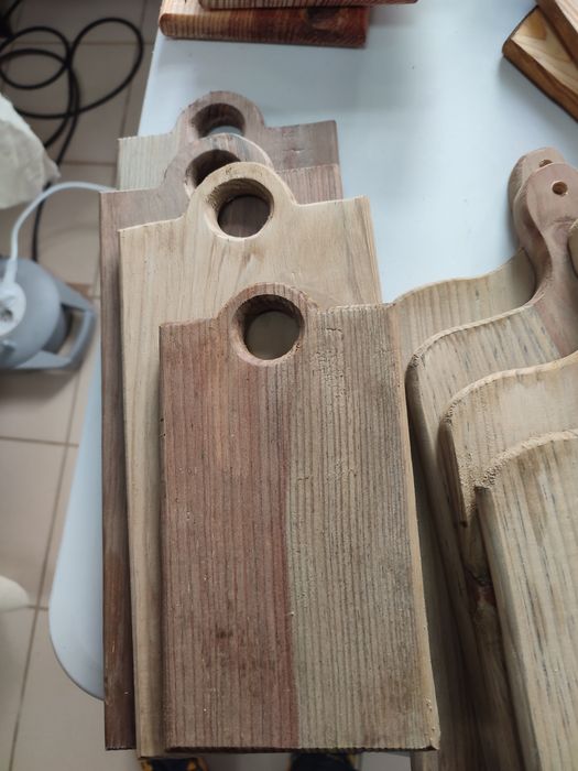 Tábuas de madeira para servir