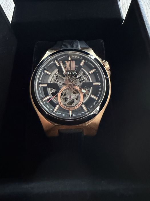 Zegarek automatyczny BULOVA 98A177 skeleton 44 mm, złoty na gumowym czarnym pasku