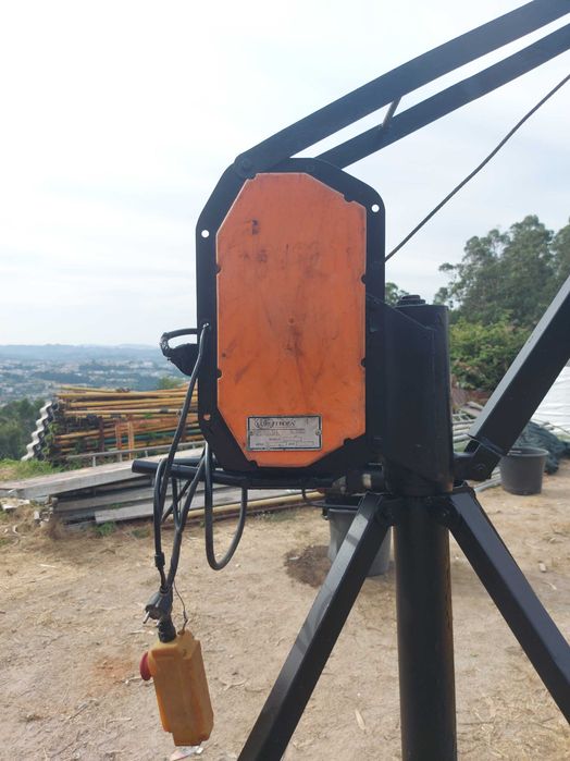 Guincho/Grua Elétrico com Tripé – Capacidade 300Kg