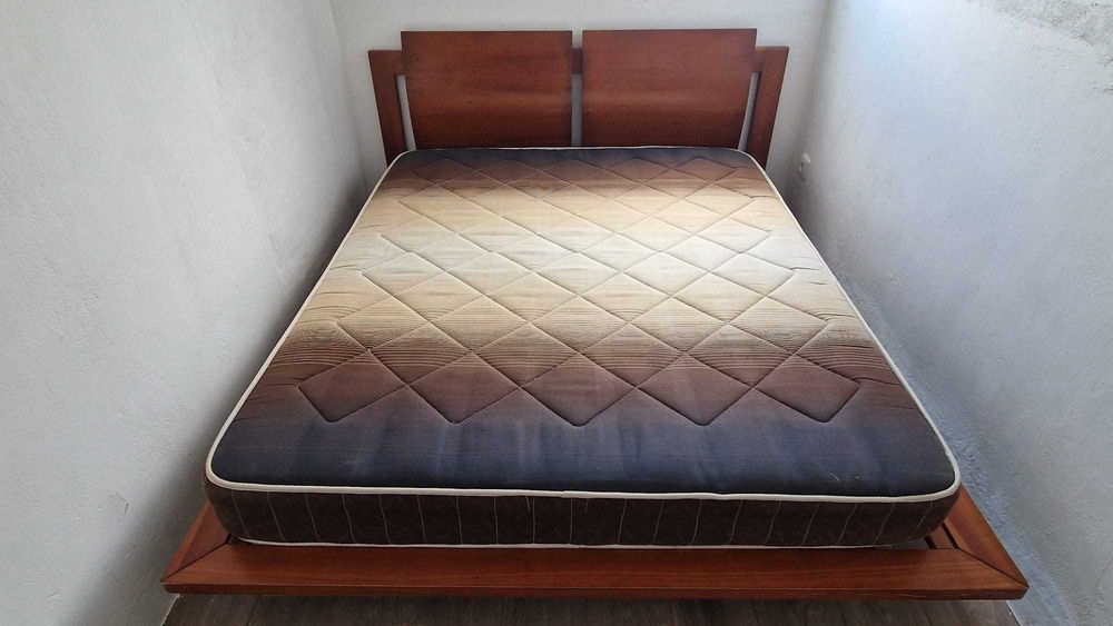 Cama casal usada