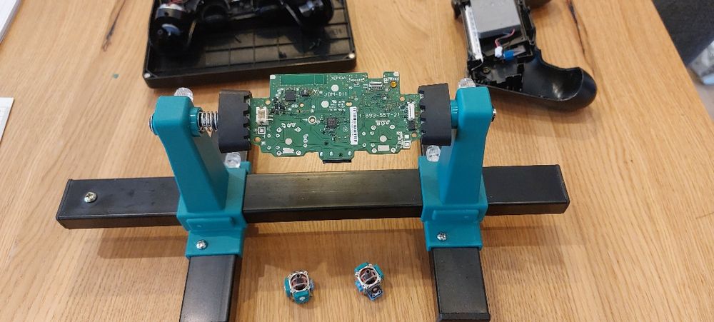 Naprawa padów dryfujace analogi gałki PS5 PS4 Xbox series, one TMR