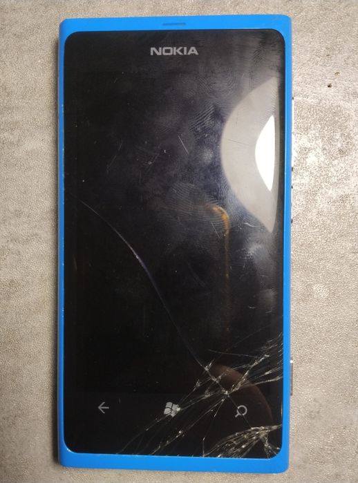 Nokia Lumia 800 під ремонт, б/у