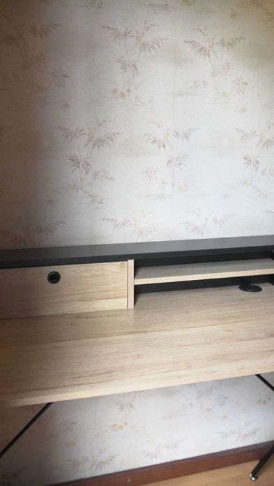 Vendo Secretária (90 × 50 × 76 cm) em excelente estado de conservação