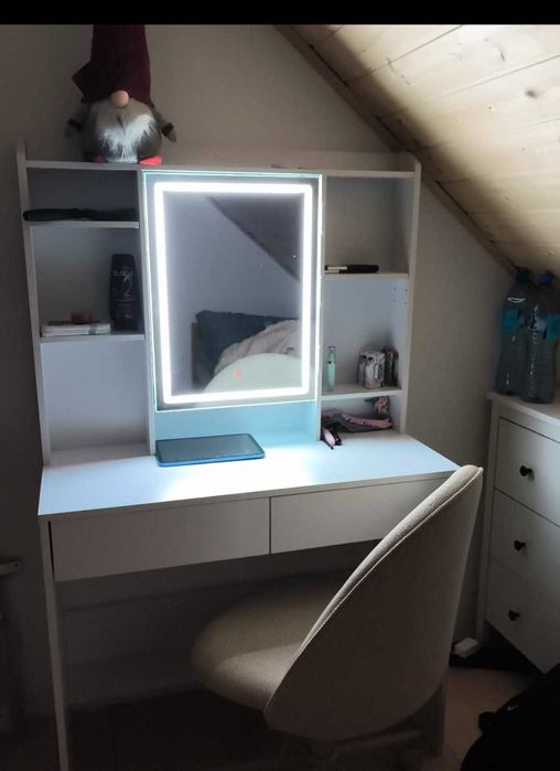 Toaletka biała z lustrem LED  kilka kolorów podświetlenia.nowa