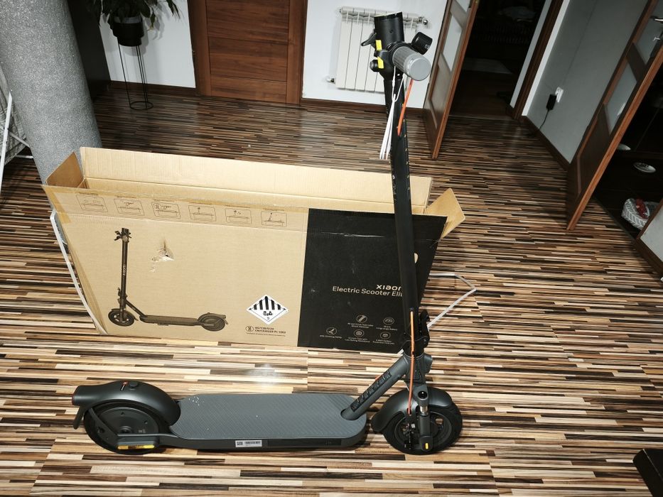 Hulajnoga Hulajnoga elektryczna XIAOMI Scooter Elite 45km 400W 10" Cza