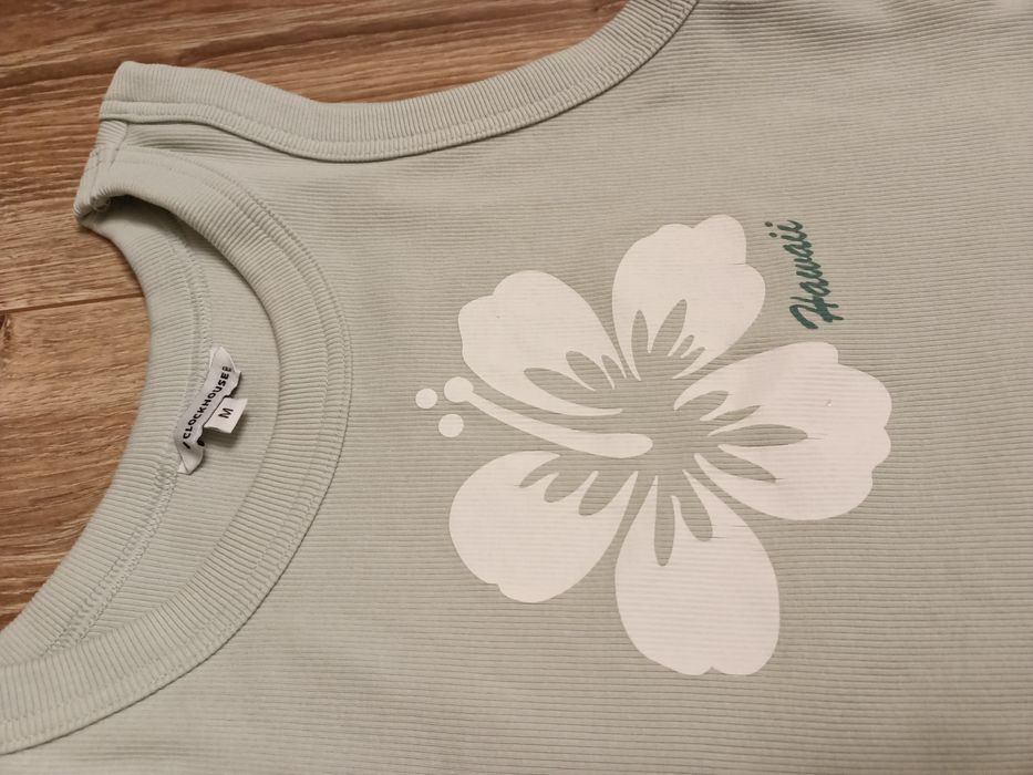 Krótka bluzka na ramiączkach