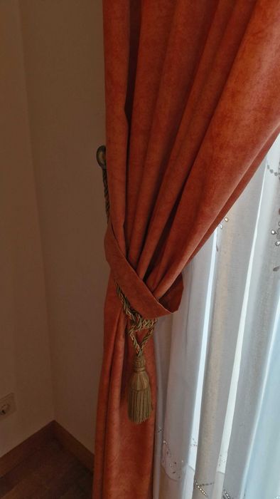 Conjunto de cortinados e reposteiros + 2 almofadas