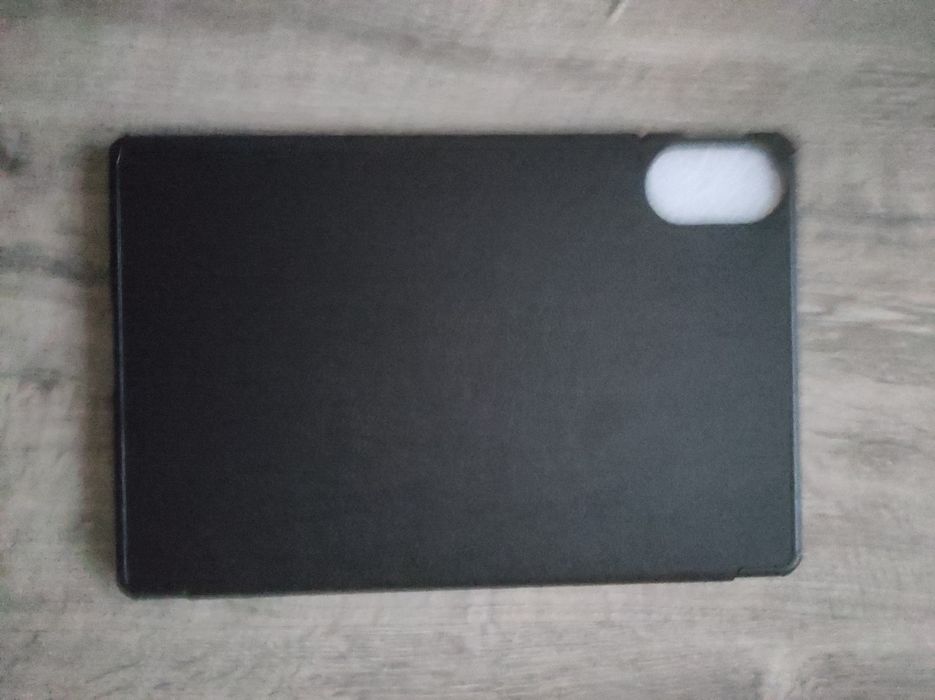 Продам чохол на планшет Xiaomi Redmi Pad 2 (11") + Защитное стекло.