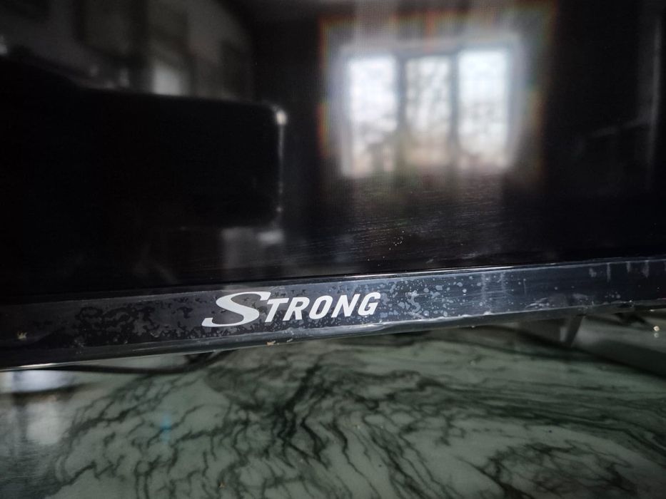 Телевізор Strong SRT 32HZ4003N в гарному стані.
