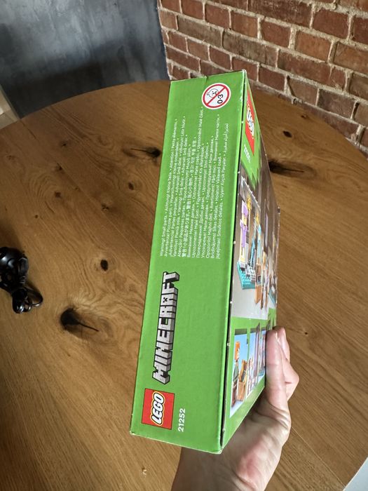 Lego minecraft zbrojownia 21252