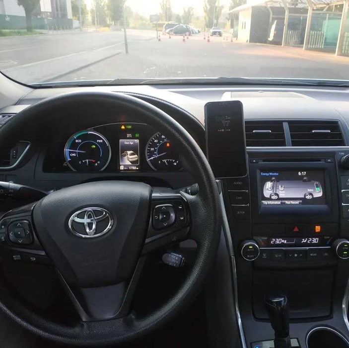 Оренда авто Toyota Camry Hybrid + ГБО, 6-7л/100км, аренда машины