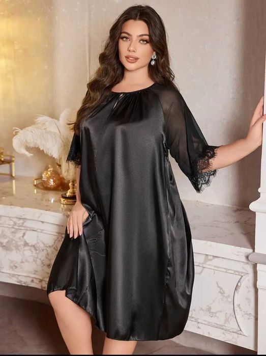 Жіночий пенюар чорного кольору