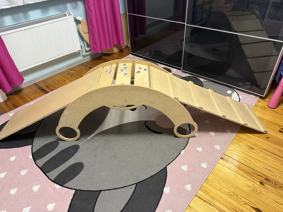 Bukaj wspinaczka zjedzalnia i biurko