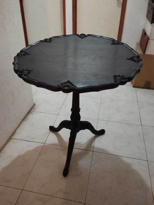Mesa de pé de galo c/ borda trabalhada