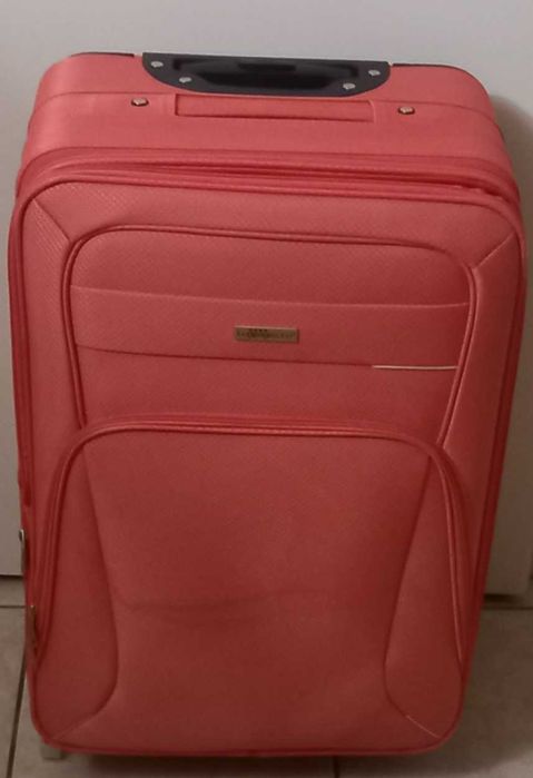 Валіза б/у, гарний стан.55-39-20см.